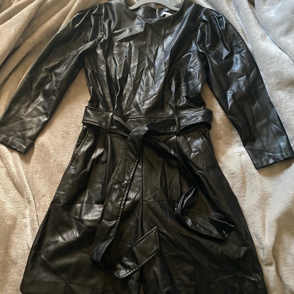 HM Elegant Black Women's romper size S like new - Picture 3 of 13